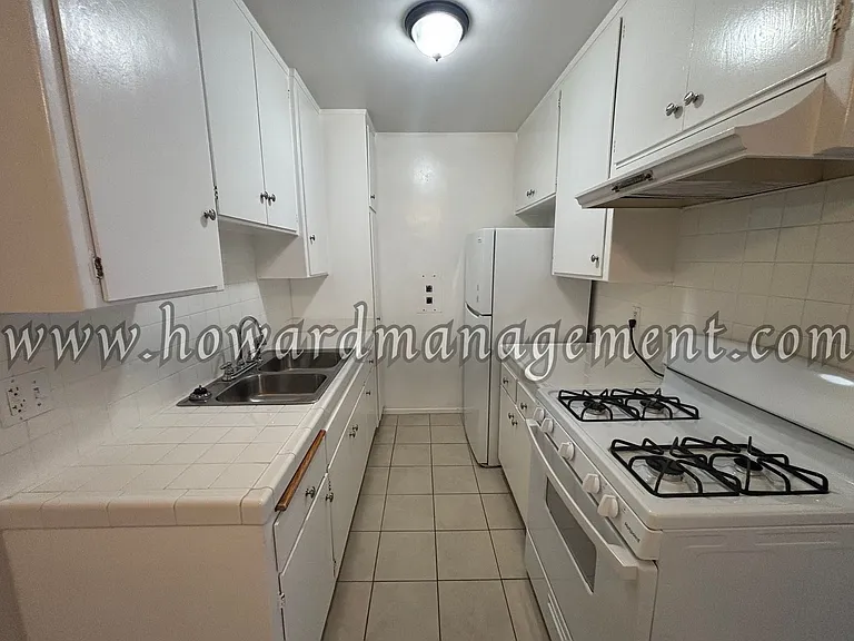 1005 Hill St — Photo 6