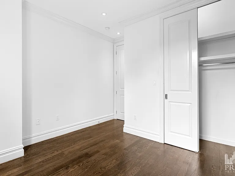 244 10th Ave #5E — Photo 8