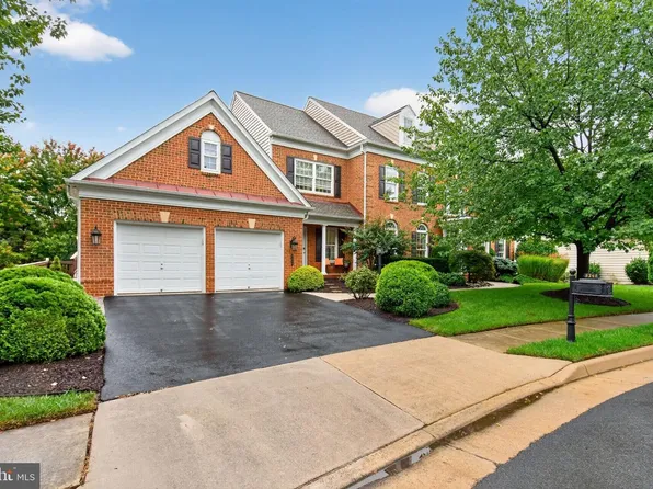 8248 Native Violet Dr, Lorton, VA 22079