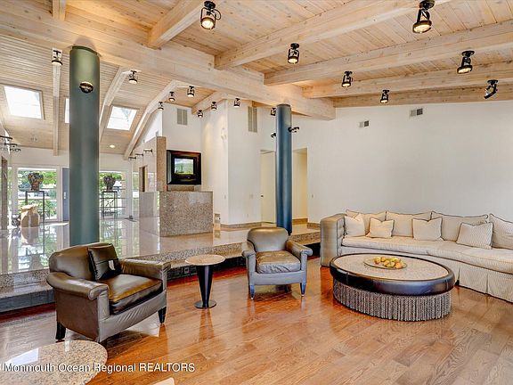 3rd image of 208 Maplewood Avenue Annual Ter #2023