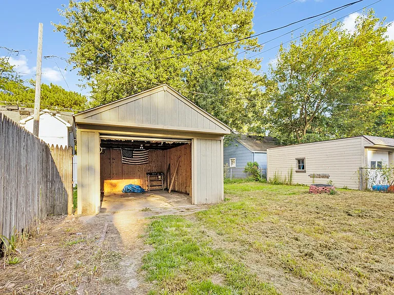 3836 Woodmont Rd — Photo 3