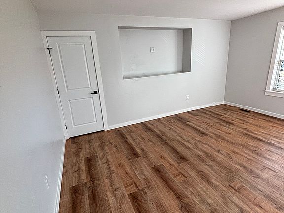 5th image of 565 Crum Dr #565