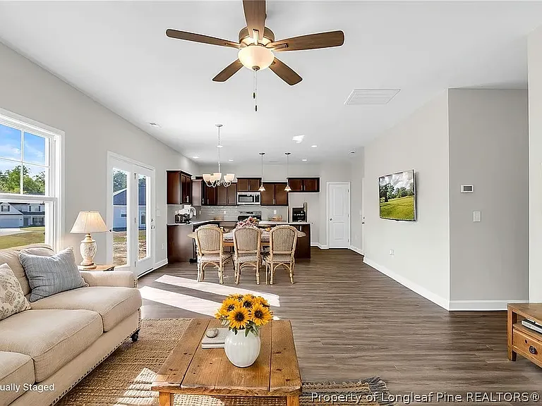 64 Onslow Ct — Photo 3