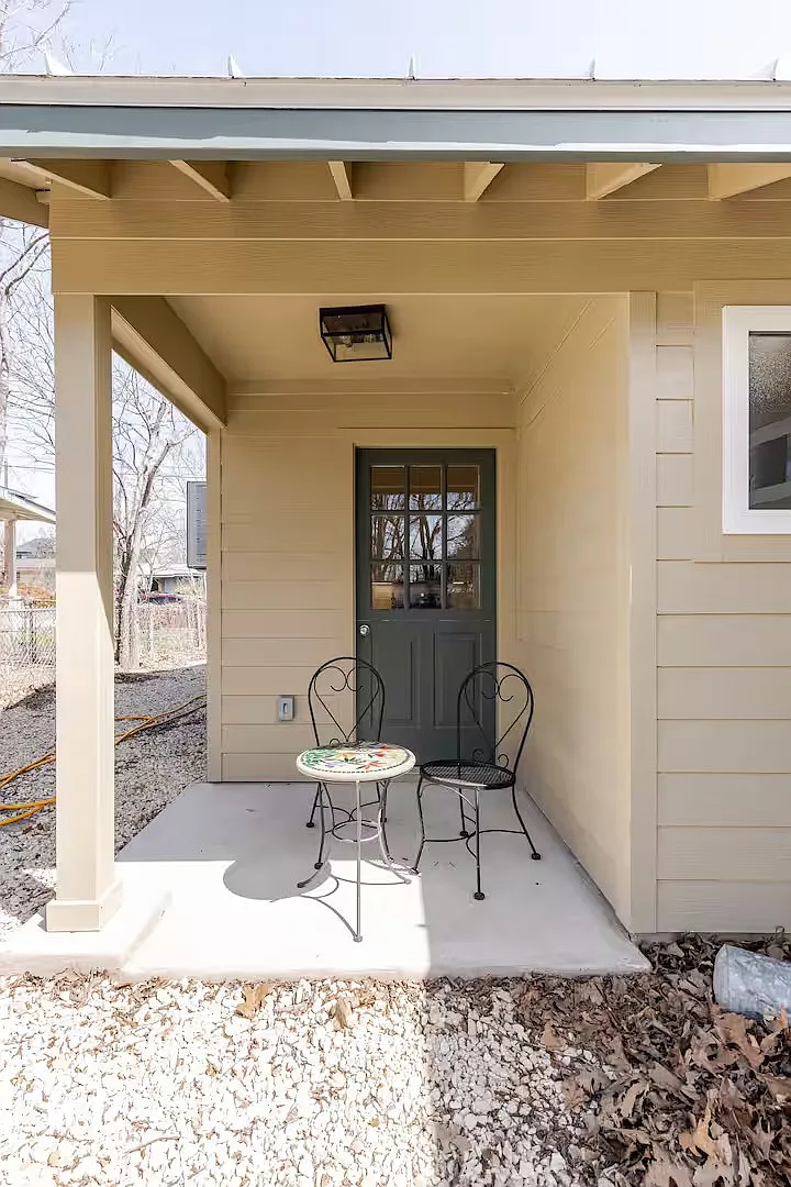 3 bed, $5,000 — Photo 1