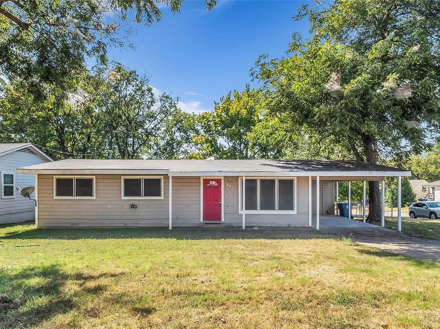 3 bed, 1050 sqft, $1,300 — Photo 2