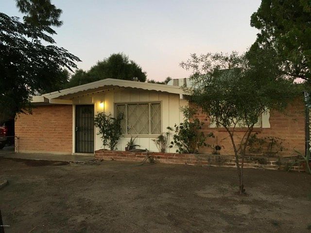 1st image of 2212 W Calle Comodo