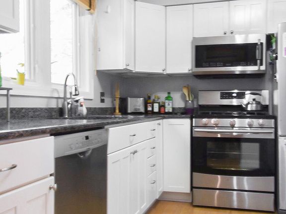 4th image of 1830 N Larrabee St #A14