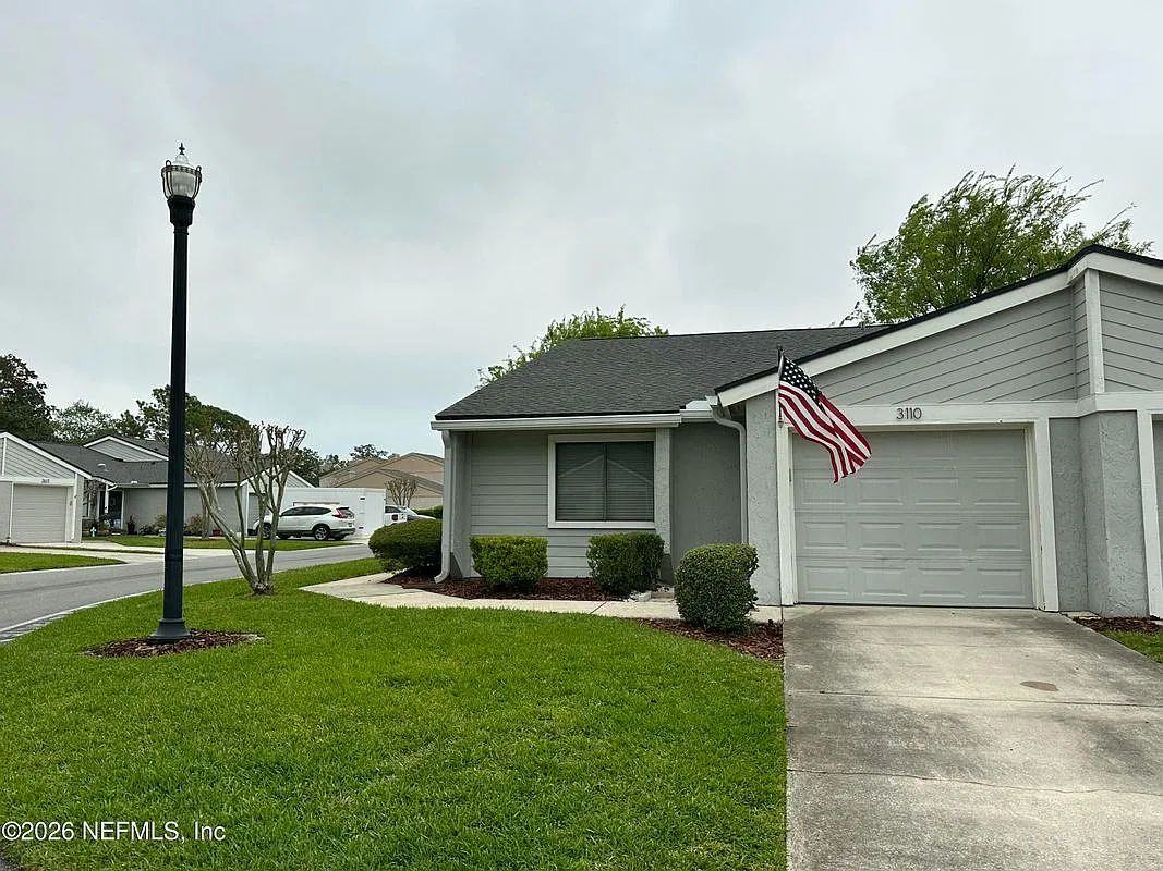 3 bed, 2.0 bath, 1170 sqft, $2,300 — Photo 2