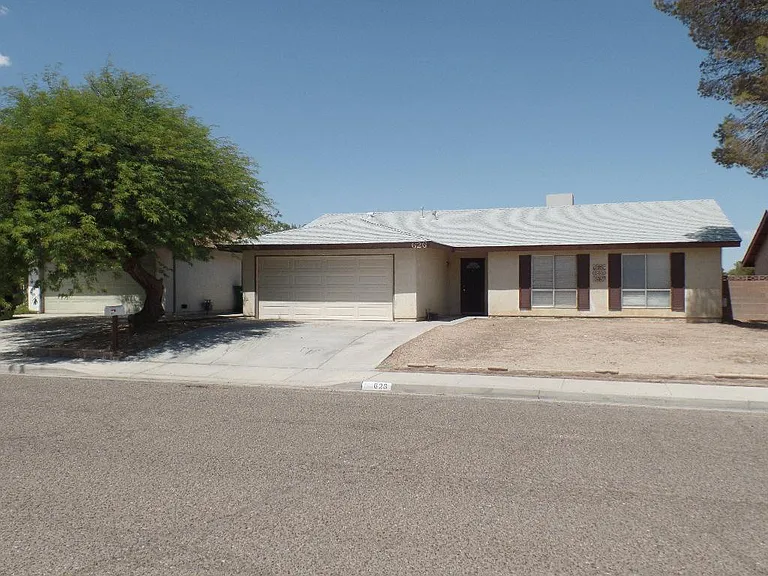 626 W Coso Ave — Photo 1