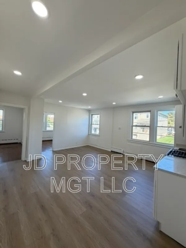 3 bed, 1.0 bath, $2,800 — Photo 2