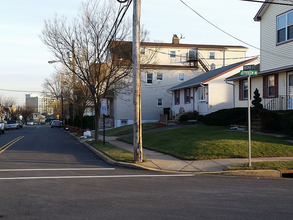 2nd image of 1112 Virginia St APT 3