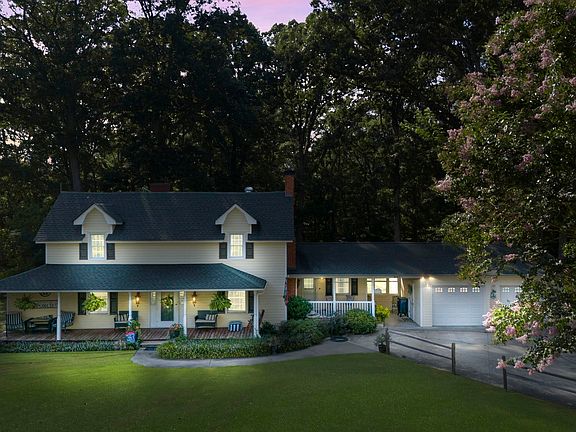 3rd image of 447 Henderson Rd
