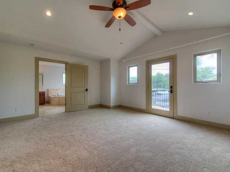 605 Peacock Ln #C — Photo 15