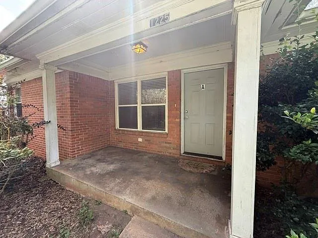 2 bed, 1.0 bath, 1400 sqft, $1,800 — Photo 3