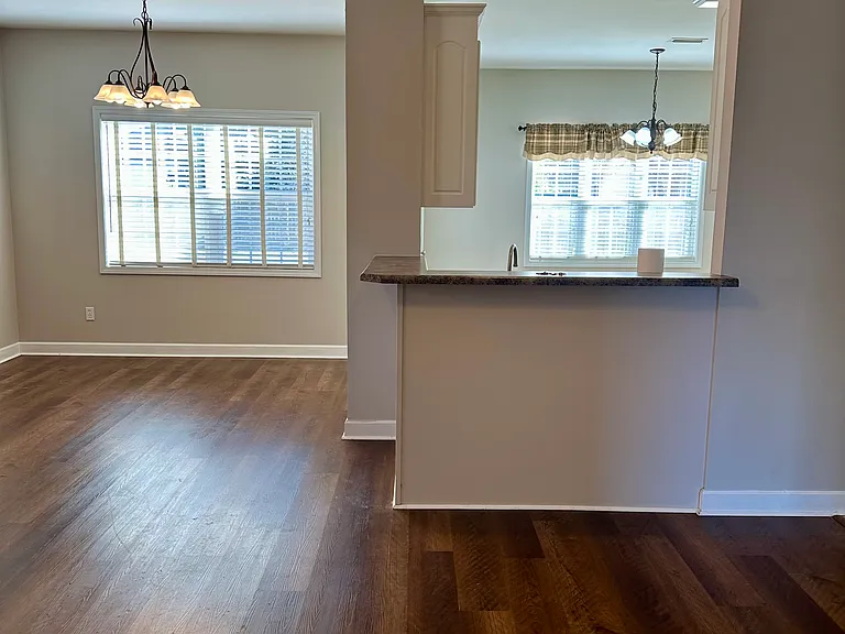 215 Ontario Dr — Photo 7