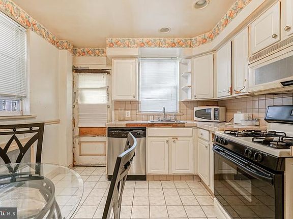 4th image of 2122 S Dorrance St