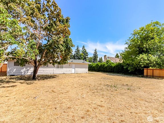 5th image of 1218 140th Street E