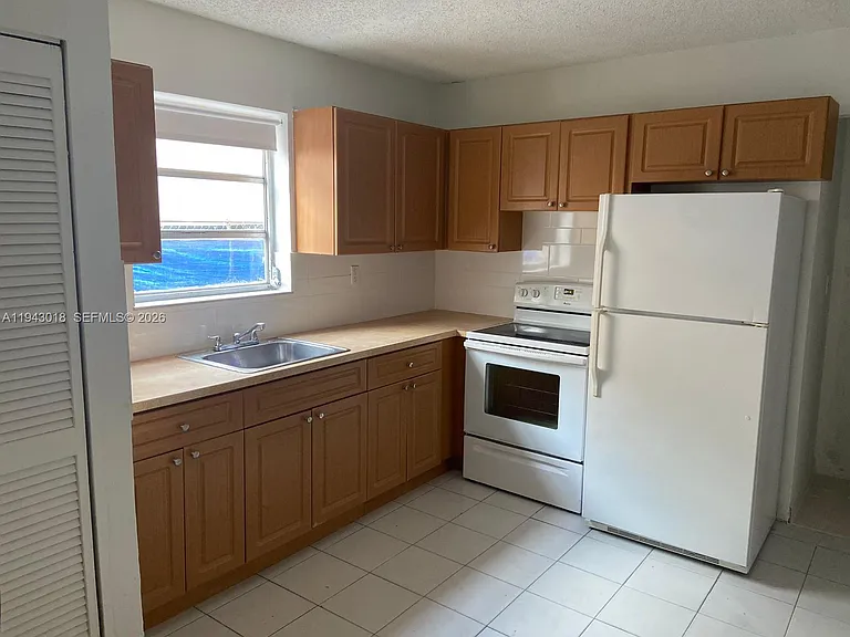 640 E 2nd Ave #A — Photo 3