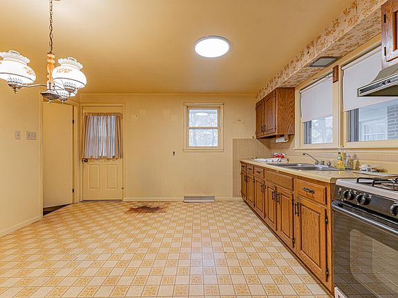 5th image of 1717 Pekin St
