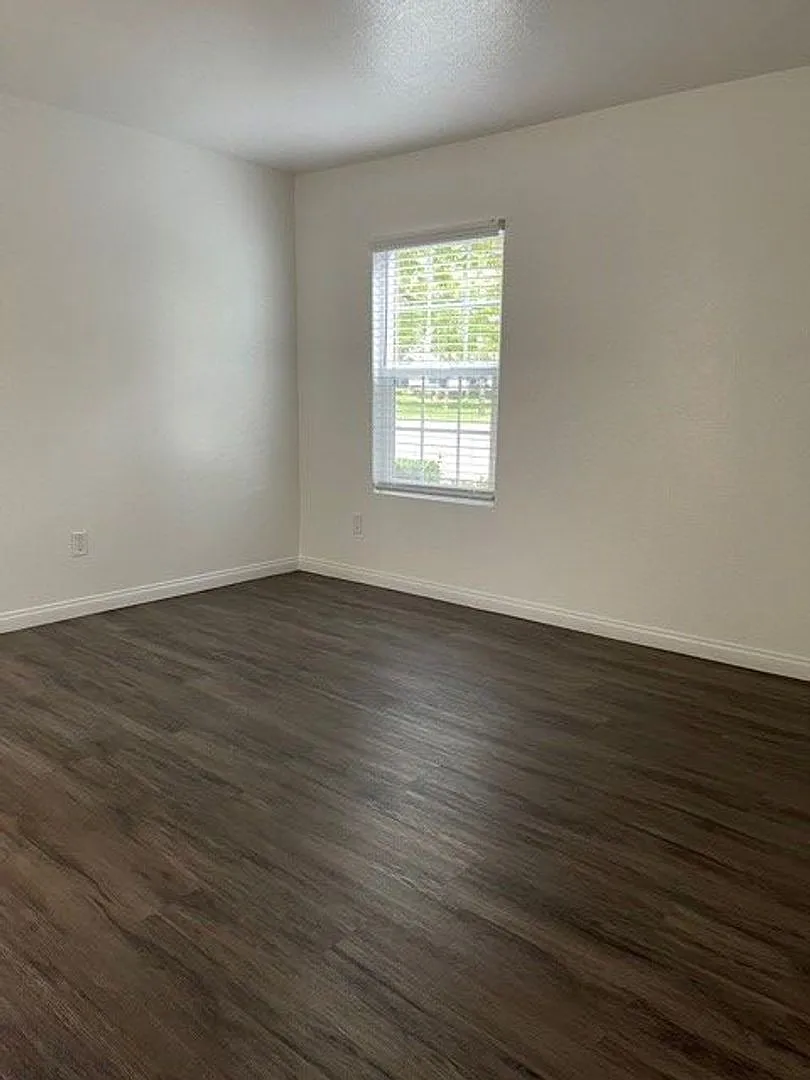 Villa Rivera Apartments — Photo 4