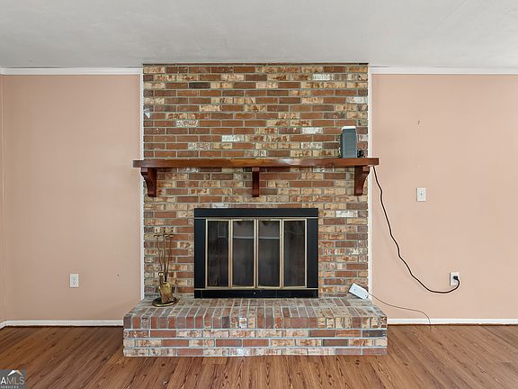 5th image of 677 Palmer Rd