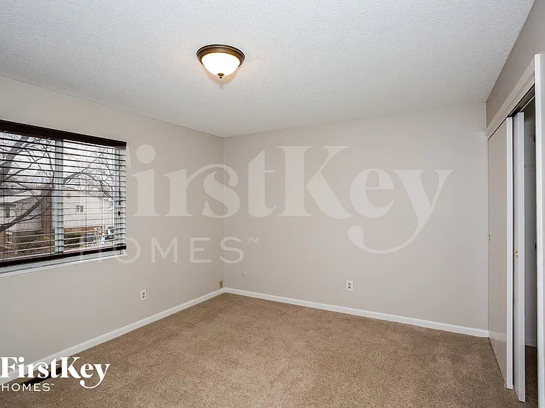111 Timberlake Ct — Photo 11