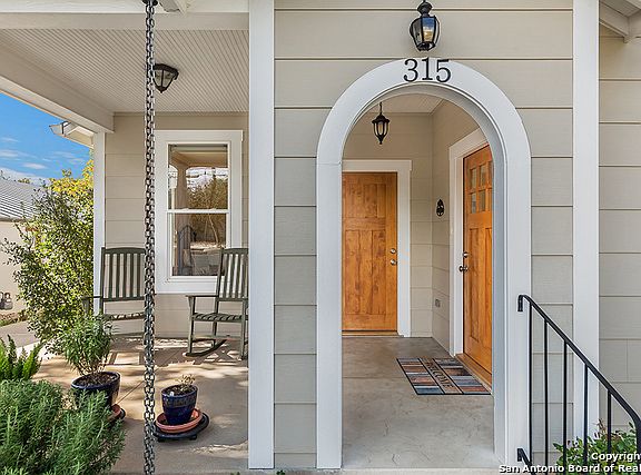 3rd image of 315 W San Antonio St