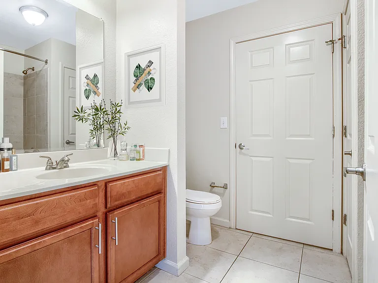 Riviera South Apartments — Photo 9