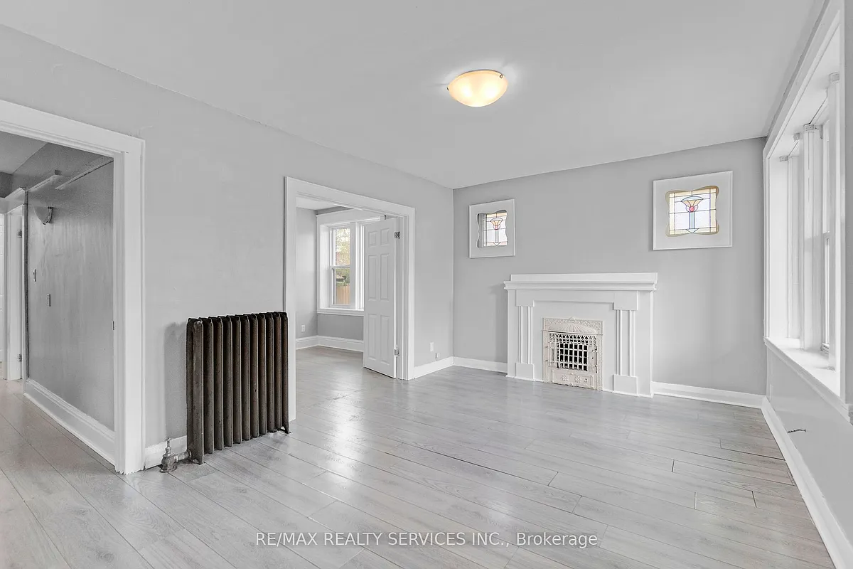 Building Photo - 5 Fairholt Rd N #8