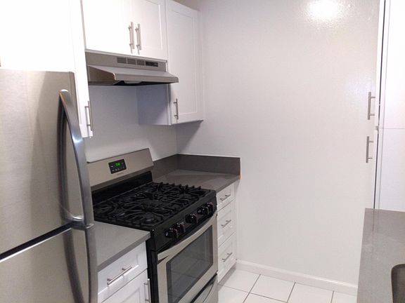 3rd image of 3533 Keystone Ave #225