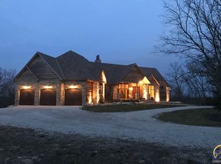 25097 Duncan Dr, Tonganoxie, KS 66086