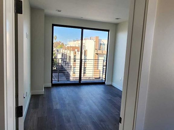 2nd image of 5232 Willowcrest Ave #401