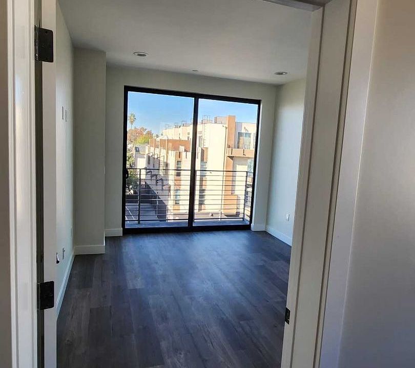1st image of 5232 Willowcrest Ave #3