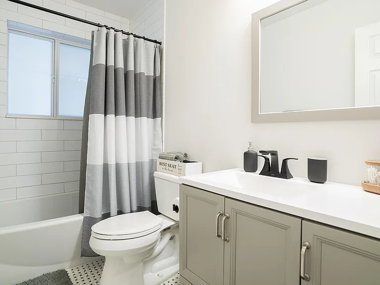 1909 NE 2nd St #2 — Photo 15