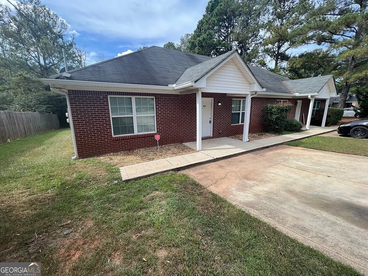3 bed, 2.0 bath, 1100 sqft, $1,495 — Photo 1