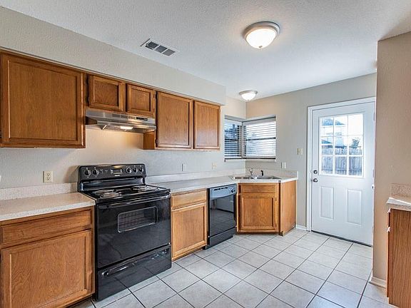 4th image of 309 Meadow Ct
