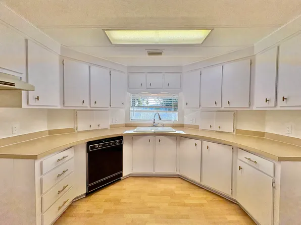 5879 Waterbury Cir #140, Sarasota, FL 34233