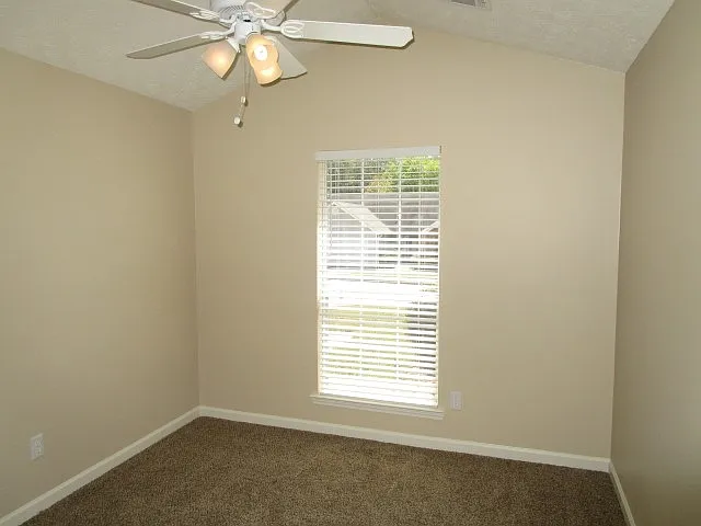 305 Brannans Ct — Photo 10