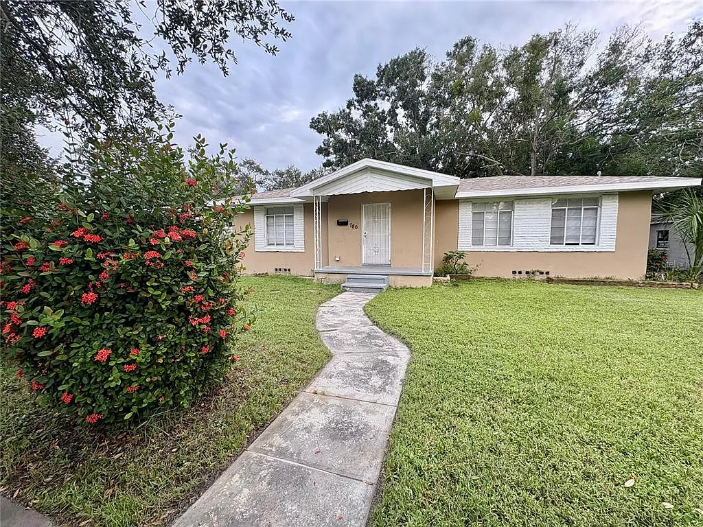 4 bed, 2.0 bath, 1201 sqft, $2,500 — Photo 1