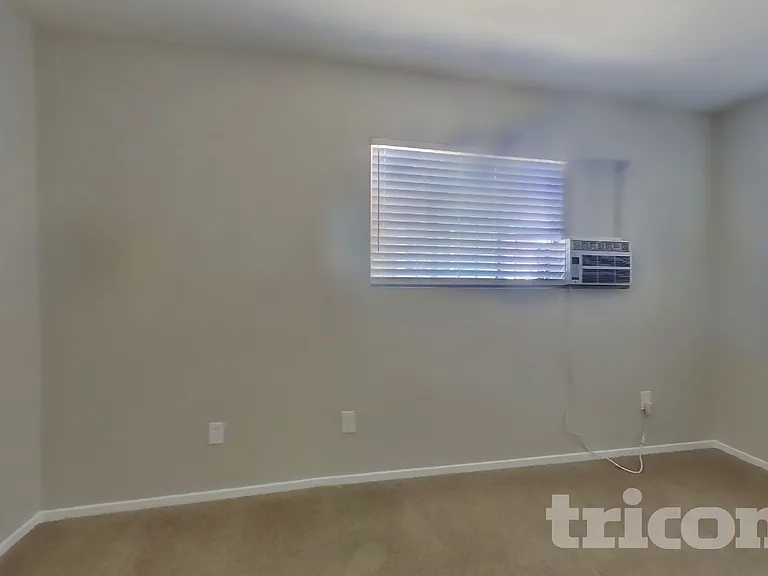 2754 Mayfair Ave — Photo 10