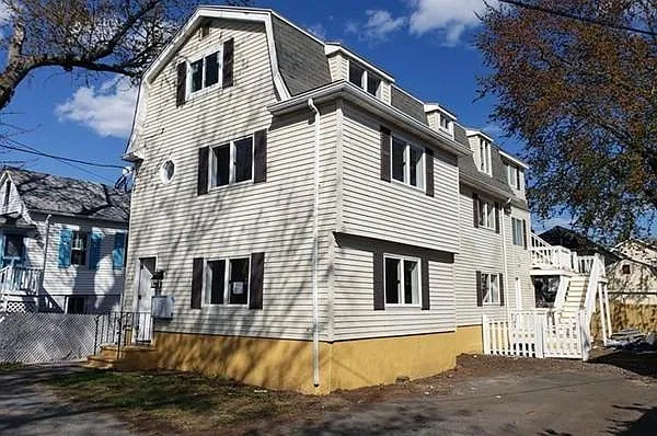 2 bed, 900 sqft, $2,400 — Photo 2