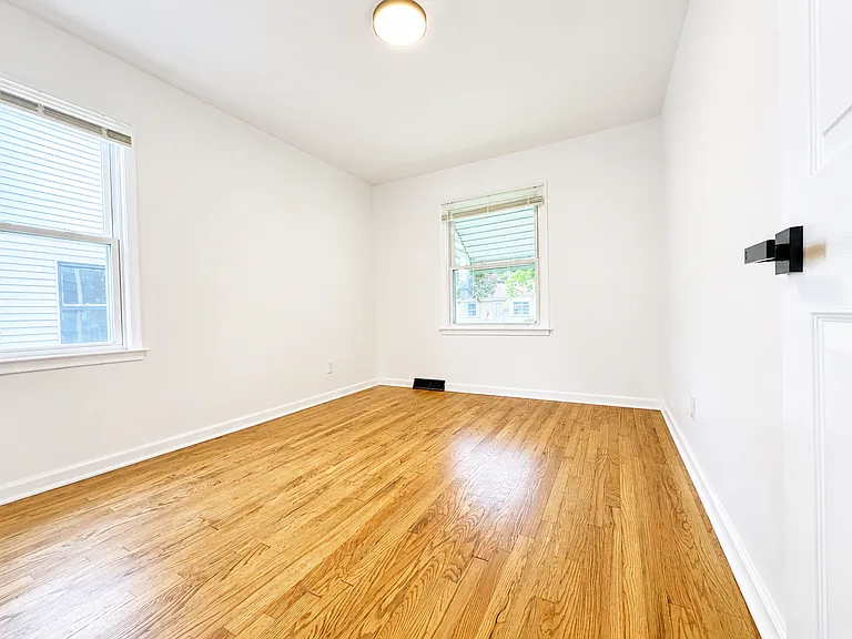 12524 Prospect Ave — Photo 14