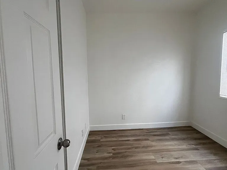 842 Alamitos Ave — Photo 17