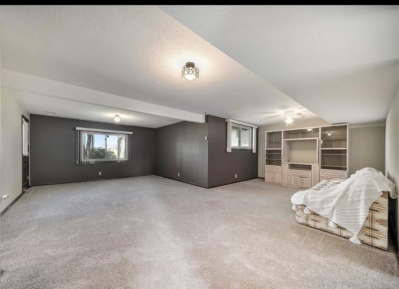 4 bed, 2.5 bath, 2303 sqft, $3,400 — Photo 2