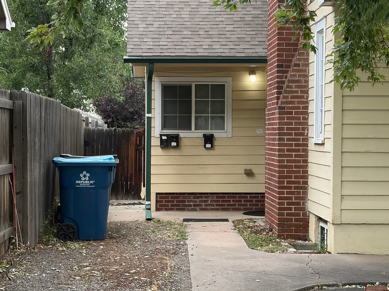 2 bed, 900 sqft, $1,600 — Photo 2