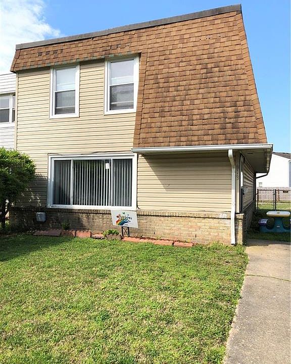 2nd image of 913 S Club House Rd