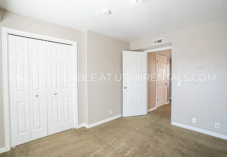 909 N 500 W #12 — Photo 11