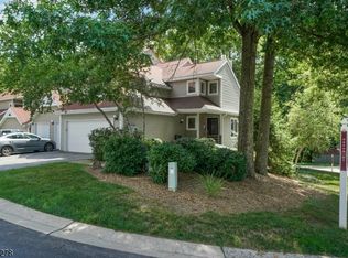 2 Ogdon Ct, Oak Ridge, NJ 07438