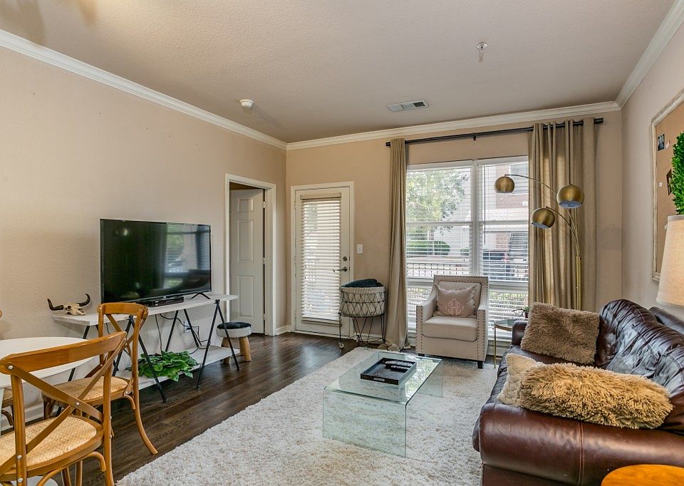 1st image of 600 13th St Unit 816