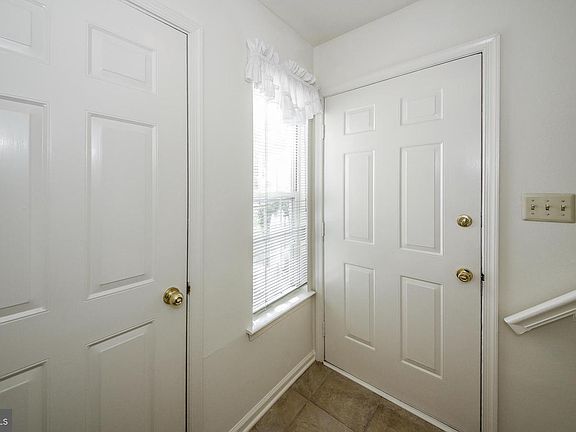 4th image of 605 Cedar Hollow Dr